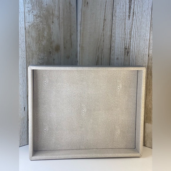 HofferRuffer - Deco Tray - Cream Shagreen - Picture 2 of 8